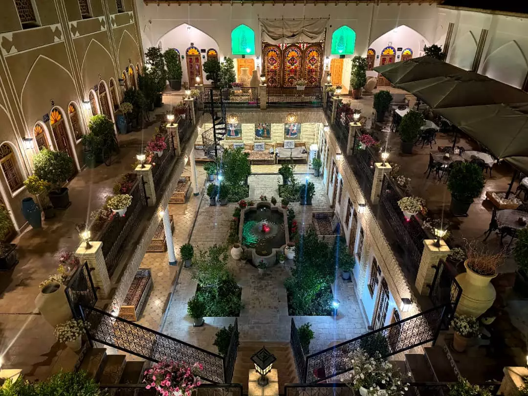 Alibaba https://cdn.alibaba.ir/ostorage/hotel-accommodation-images/6832d0b7a1e6f83605b732f1_حیاط (3).webp